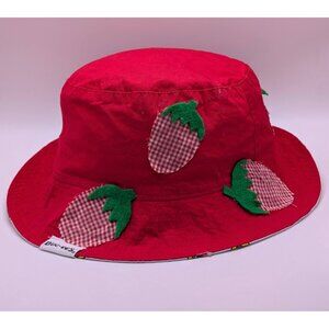 Buc-ee’s Adult Bucket Hat Reversible Beavers & Strawberries Bucees Buccees Cap